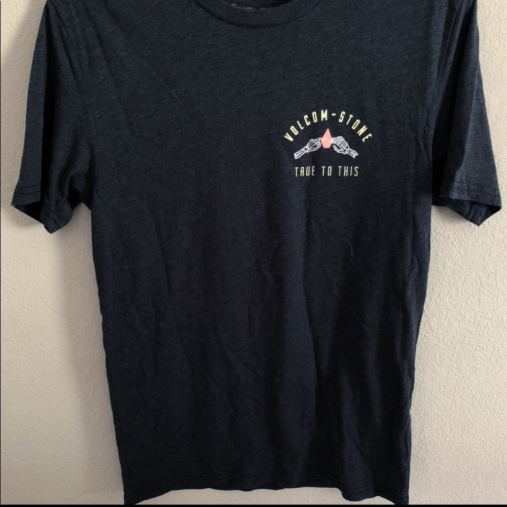 ☠️Volcom Heather Grey Skull Hands Stone shirt.☠️